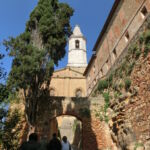 ドゥオモ下からの旧市街へ入る門